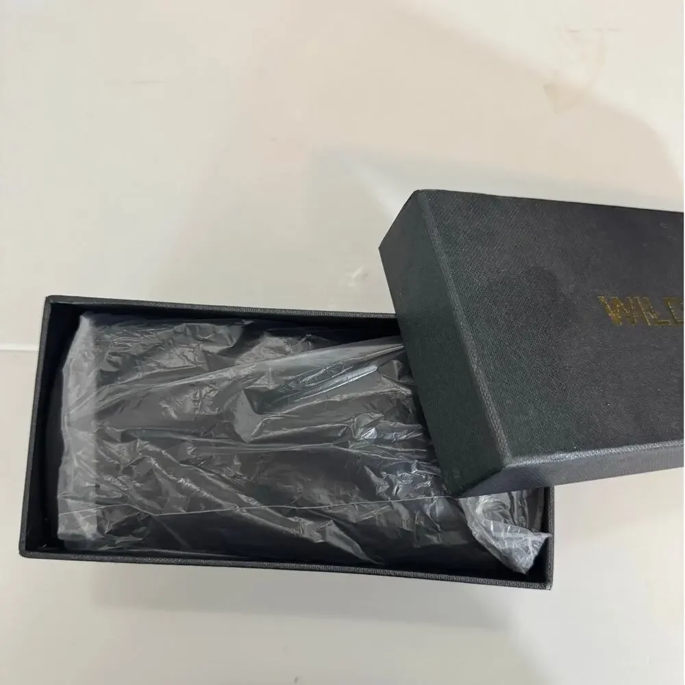 WILDFOX NIB With Case Liz Sunglasses in Tortoise